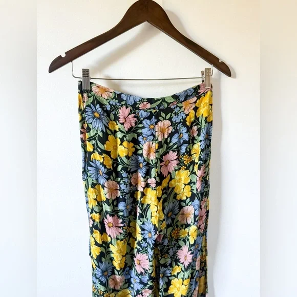 Miss Selfridge Floral Pants - Picture 9 of 13